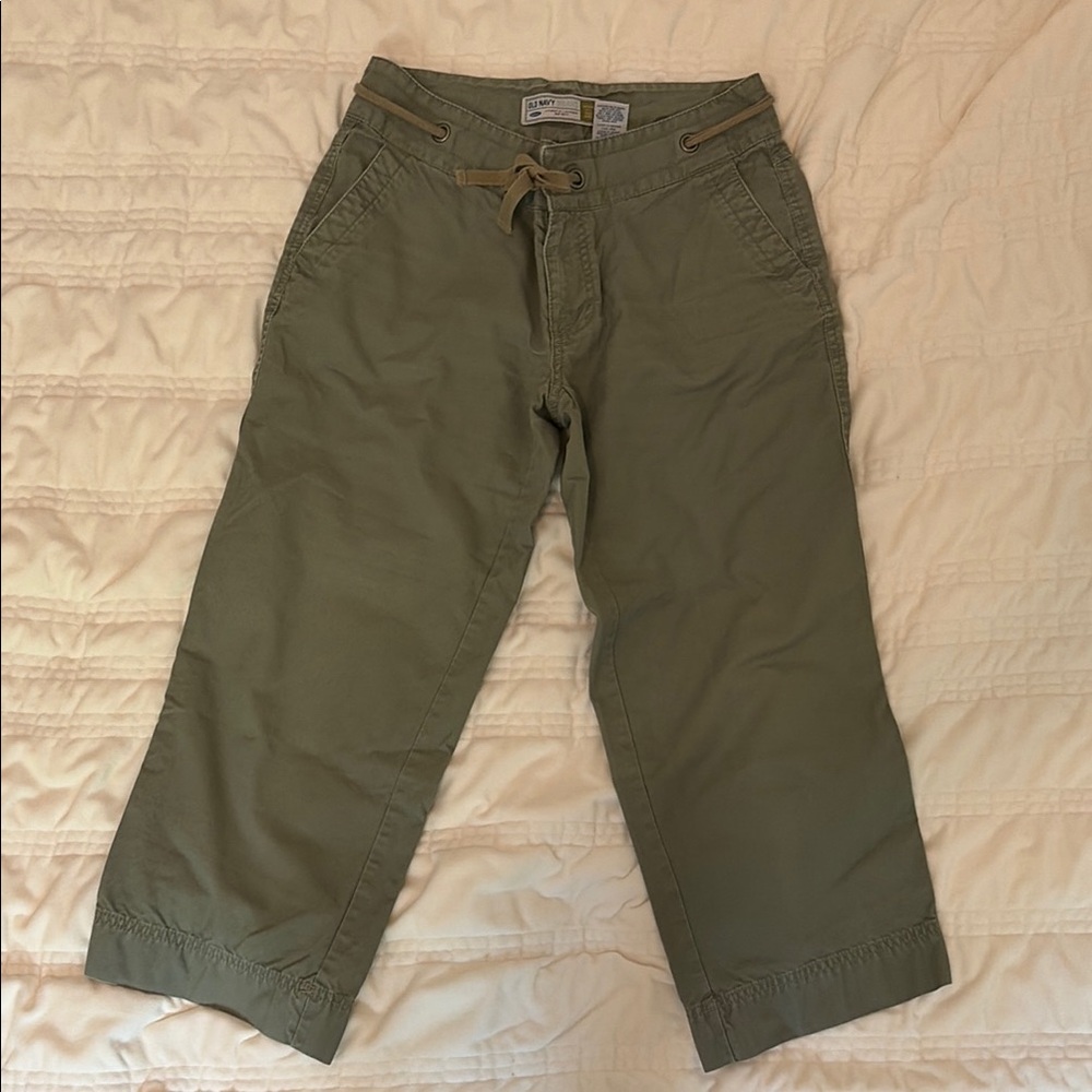 Olive green cargo low-rise capris